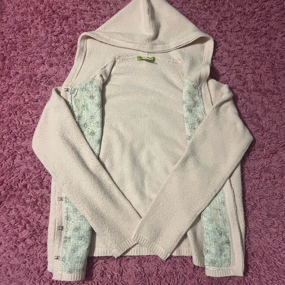Cute coquette style cardigan!